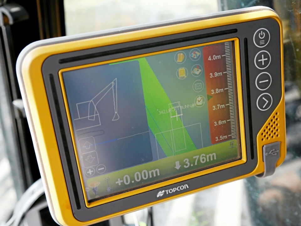 MASKINSTYRING: Begge maskinene er utstyrt med Topcon 3D-maskinstyring med undervannssensorer fra Norsecraft AS.