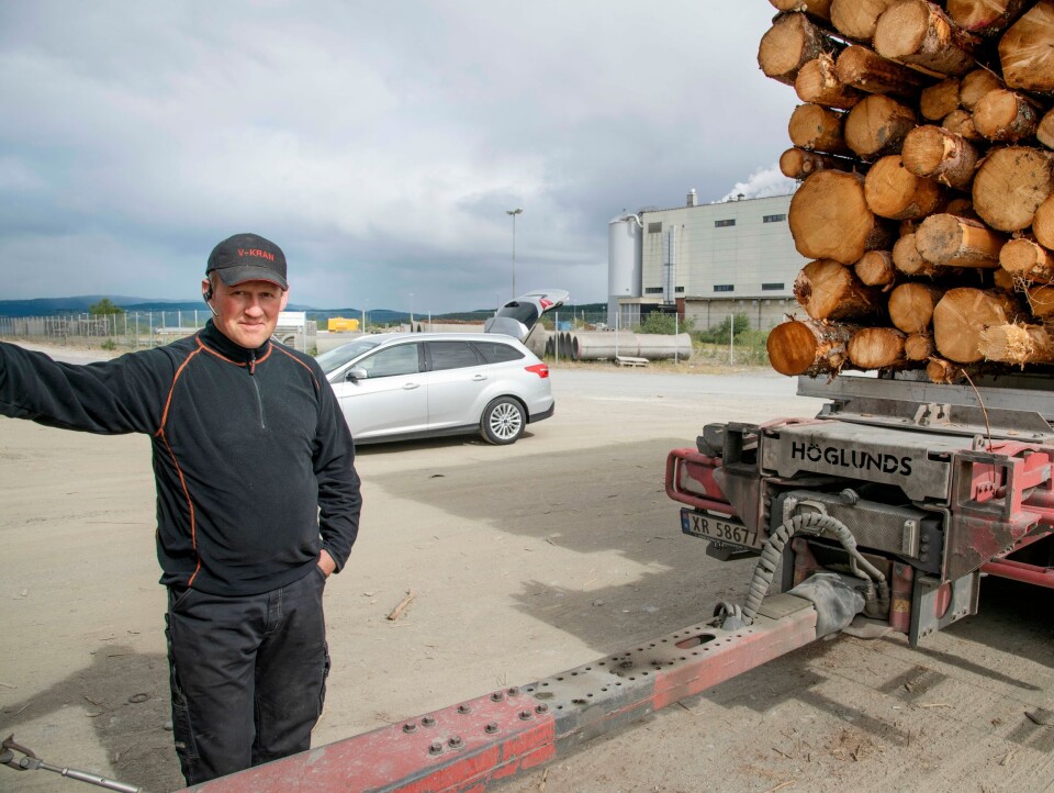 VANLIG: Nils Arne Steen har hatt tømmerkran på konsoll på mange av sine tømmerbiler.