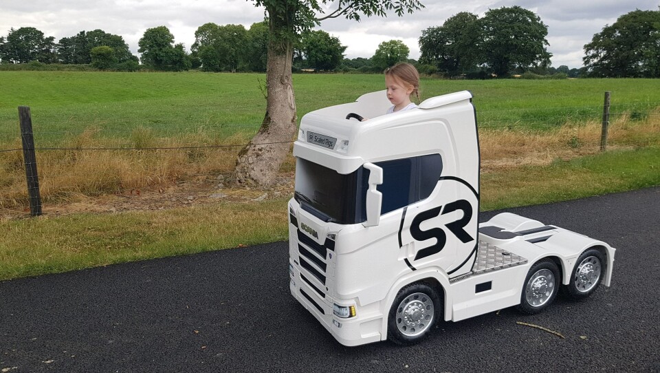 Modell-Scania S730 med V8-lyd for store og små. Til salgs i Irland for det europeiske markedet.