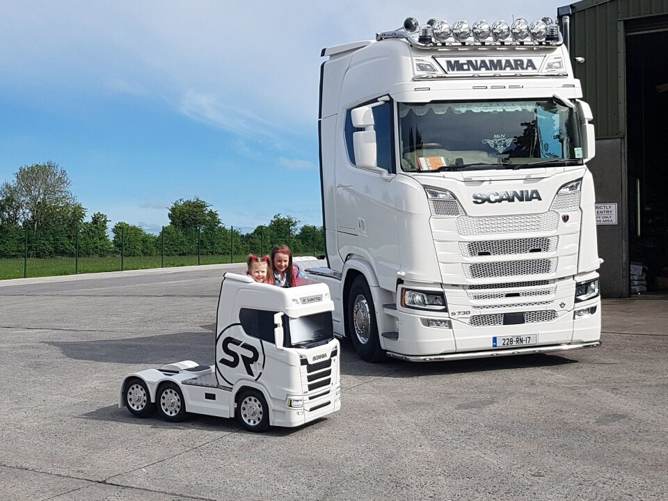 Stor og litt mindre Scania S730.