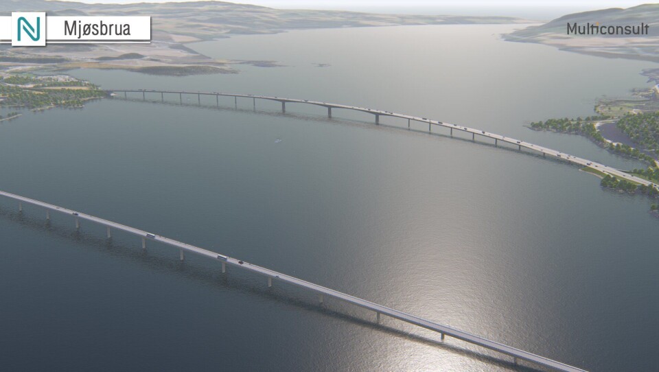 Eksisterende Mjøsbru med ny betongbru i bakgrunnen.