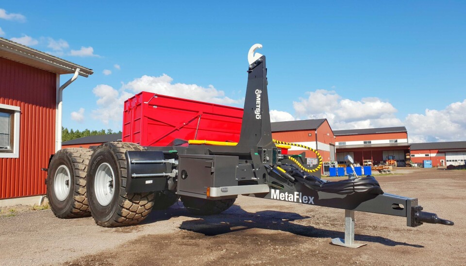 Nye Metsjö MetaFlex-hengere kan leveres med mange avanserte funksjoner bygget ut fra en ny type luftbrems som den svenske produsenten har utviklet. Disse styres med en app på smarttelefon. Det er også mulig med hjul som drives med traktorens hydraulikk på disse hengerne.