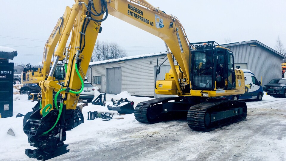 Reiersen Entreprenør har allerede før den nye avtalen ble inngått to gravemaskiner med Steelwrist-utstyr. Den ene er maskinen på bildet: Komatsu PC210LC-11 med SQ-teknologi, SQ70 hk-feste og X26 med SQ. Reiersen Entreprenør har allerede før den nye avtalen ble inngått to gravemaskiner med Steelwrist-utstyr. Den ene er maskinen på bildet: Komatsu PC210LC-11 med SQ-teknologi, SQ70 hk-feste og X26 med SQ.