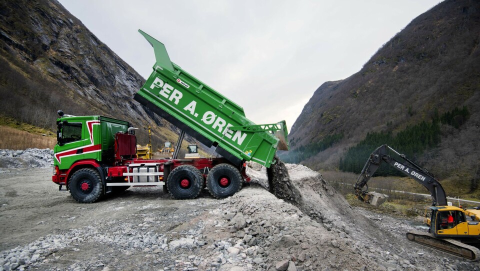 TØFFING: De nye Scania G500 XT’ene til Per A. Øren har 16 m3 kasse og laster 30 tonn på lukket område.