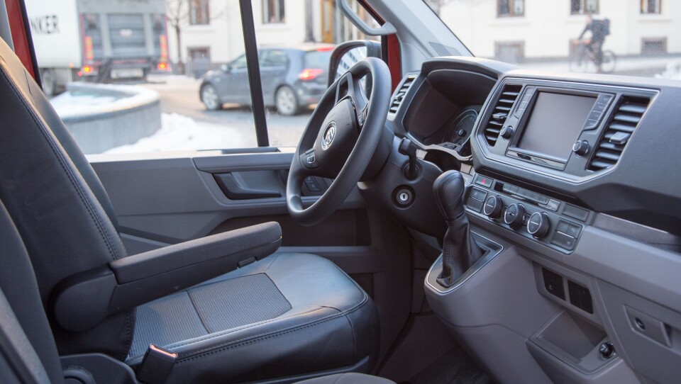 E-Crafterne er godt utstyrt med både parkeringssensor, oppvarmede forsetter og frontrute, laneassist, ryggekamera, varmepumpe og multifunksjonsratt. Blant annet. E-Crafterne er godt utstyrt med både parkeringssensor, oppvarmede forsetter og frontrute, laneassist, ryggekamera, varmepumpe og multifunksjonsratt. Blant annet.