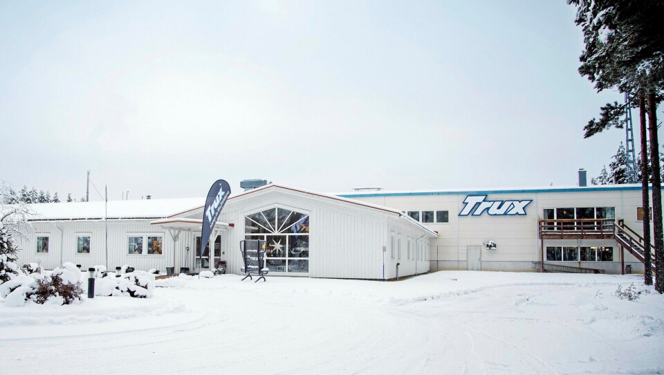 Trux er tilbake der det startet, i Färila i Sverige, etter noen år i Ljusdal. Selskapet produserer frontbeskyttere for tunge kjøretøy og lysbjelker.