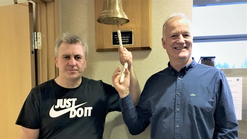 Prosjektutvikler Helge Bjunes, til venstre, og markedssjef Tore Voster i Stangeland Maskin kunne nok en gang ringe i klokka for å markere at Stangeland Maskin har halt i land nye vindenergiprosjek-kontrakter.