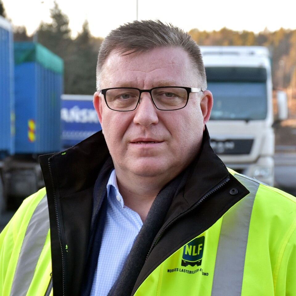 Geir A Mo, adm direktør i Norges Lastebileier-forbund (NLF) krever forandring i vinterdekk-reglene for lastebiler.