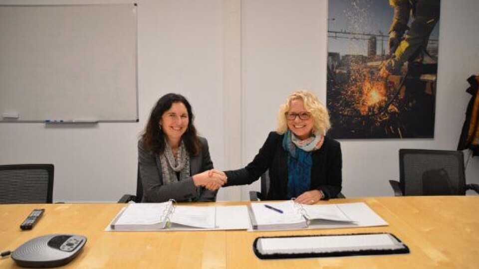 Administrerende direktør i Baneservice AS, Ingvild Storås (t.v.) og direktør styringsstab Infrastrukturdivisjonen, Beate Isetorp, i Bane Nor. Foto: Andrea Mikalsen Rodriguez, Bane NOR