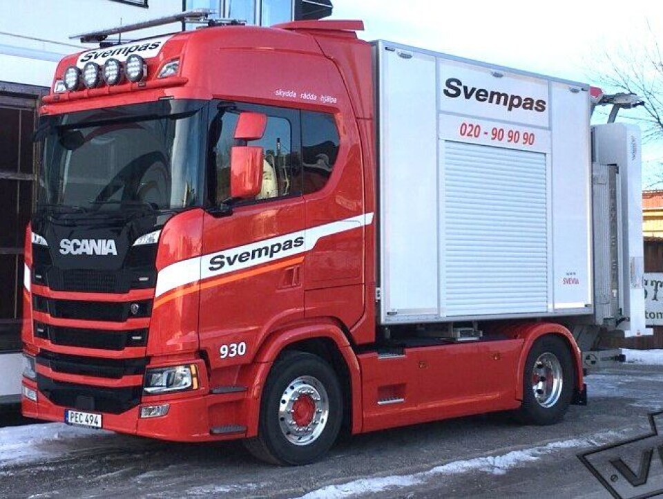 Vicky-påbygg: Scania 410 Next Genereation som eies av Svempas. Dette er ei trekkvogn med fastpåbygg, et «logisk valg av chassis». En kompakt bil med god svingradius. Tavlen er utstyrt med 250 forprogrammerede budskap. Skapet er innredet med arbeidsbenker og «smart oppbevaring av veisikringsutstyr».