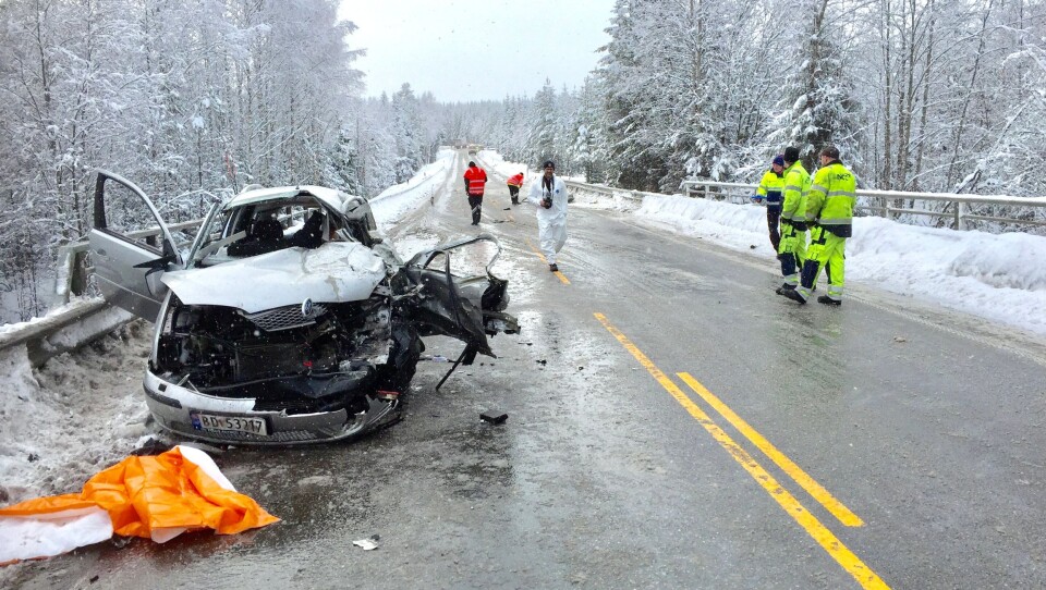 Slik endte vinterferieturen for Åshild Mari Kjosvatn og Martin Ødegaard, i møte med tralla på et tysk vogntog kjørt av en polsk sjåfør uten førerrett i Norge etter en liknende ulykke. Livene deres blir aldri som før denne smellen. Men de er glad for at de overlevde og fortsatt har hverandre.