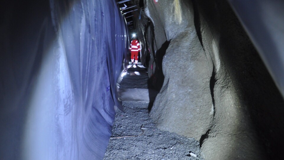 Slik ser det ut på baksiden av tunnelveggen, god plass til nødvendige inspeksjoner.