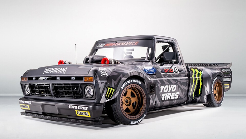 Ken Block har fått bygget om en Ford F-150 pickup fra 1977 til konkurranse i motorsport. En 3.5-liter V6 Ecoboost-motor er spesialbygget til å levere mer enn 900 hk.