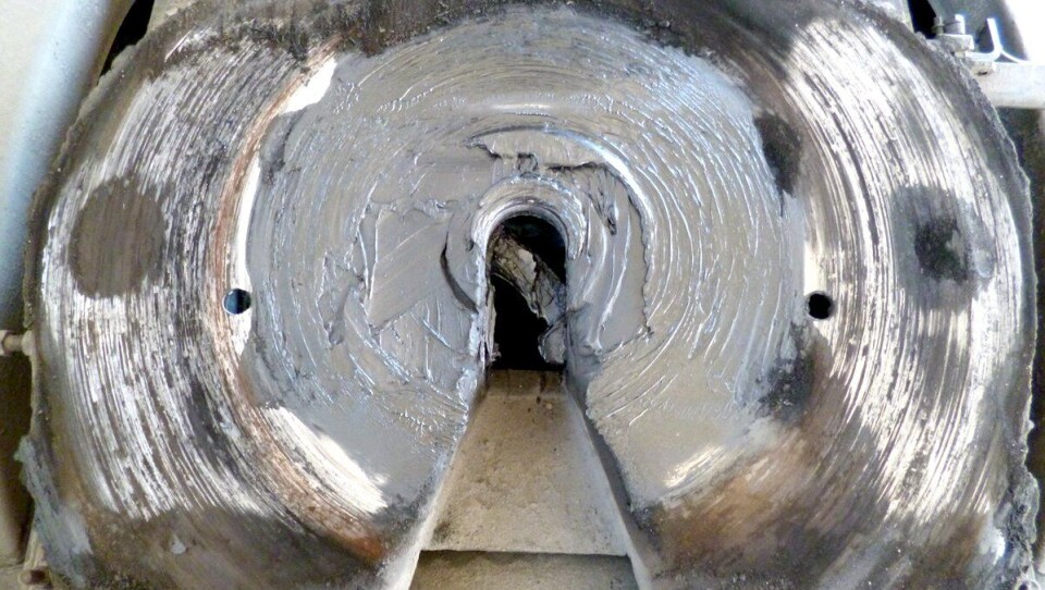 Truck driver wanted to lubricate this with snow, when Norwegian Road Authorities told him it was too dry for further driving with a semi-trailer.
