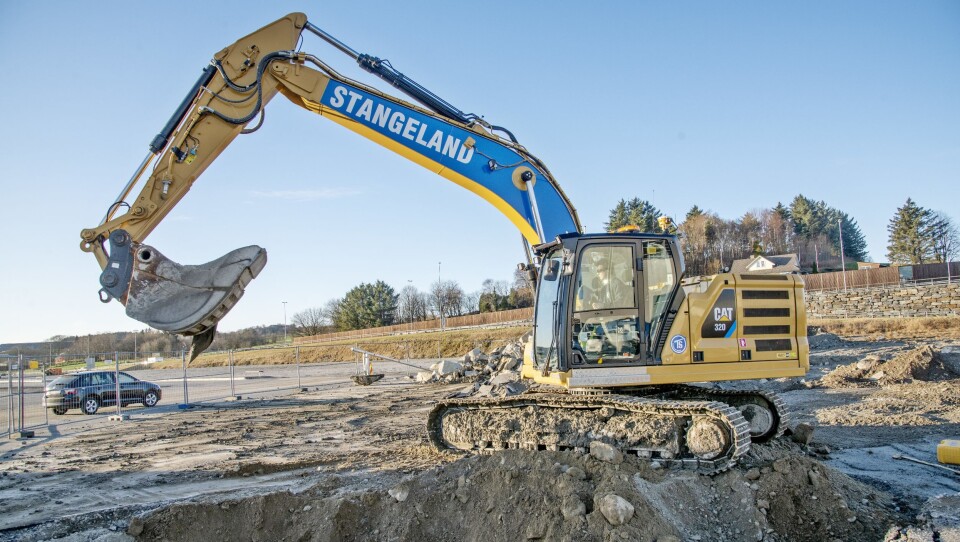 NY: Eivind Risa har kjørt den nye Cat 320 Next Gen Hex-graveren i flere uker og trives i sin nye arbeidsplass.