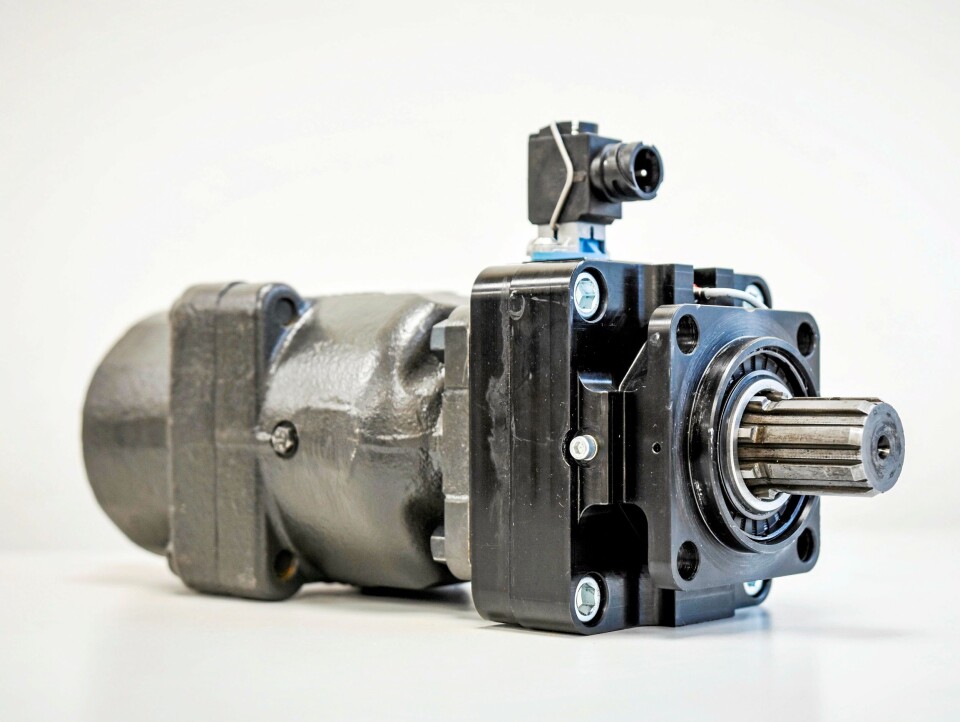 DRIVSTOFFBESPARENDE: Den nye kraftuttaks-clutchen, som monteres mellom motorkraftuttaket og hydraulikkpumpen, gir drivstoffbesparelse både stasjonært og under mobil drift.