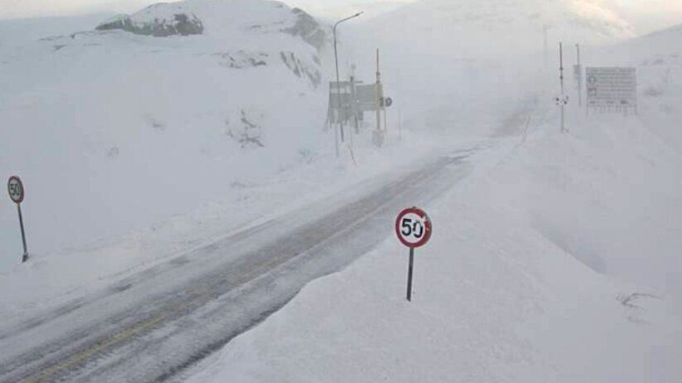 E10 Bjørnfjell, ved svenskegrensen øst for Narvik i Nordland. Denne overgangen koster samfunnet mest av alle de undersøkte fjellovergangene i Nord-Norge.