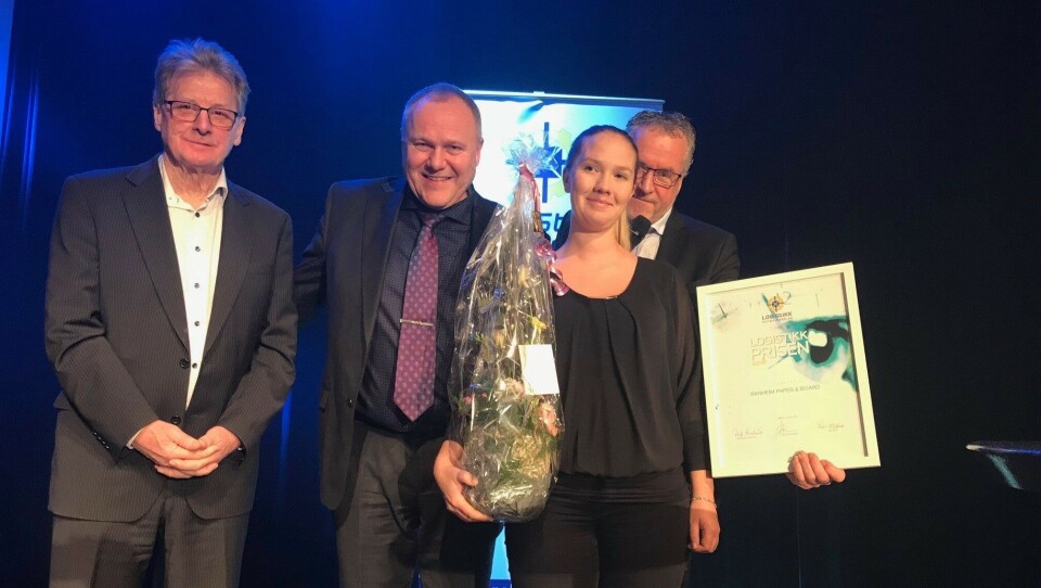 Logistikksjef Marte Strand Andresen i Ranheim Paper & Board mottok Logistikkprisen 2019 under Røroskonferansens festmiddag lørdag kveld. Her flankeres hun av jurymedlemmene Rolf Aarland (formann)(t.v.) Roar Melum og Ola Strandhagen. Foto: Per Dagfinn Wolden