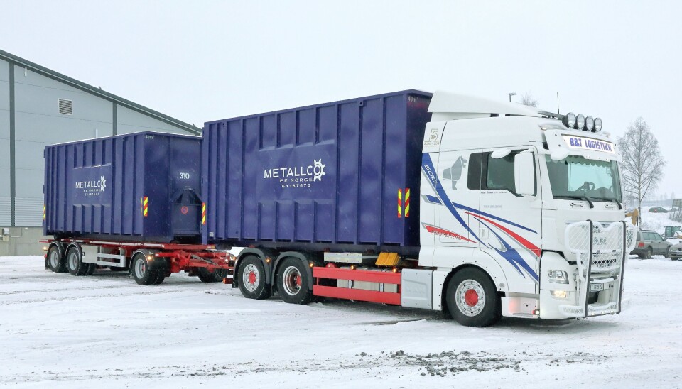 Det flunkende nye vogntoget B&T Logistikk AS har satt i drift for innhenting av EE-avfall til Metallco EE på Gjøvik. Bilen er en MAN TGX 26.500 med Palfinger krokløft, og den trekker en krokhenger fra Nor Slep. Det flunkende nye vogntoget B&T Logistikk AS har satt i drift for innhenting av EE-avfall til Metallco EE på Gjøvik. Bilen er en MAN TGX 26.500 med Palfinger krokløft, og den trekker en krokhenger fra Nor Slep.