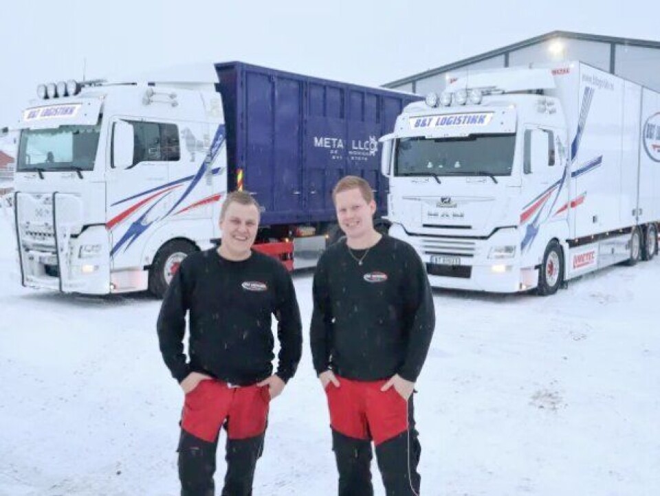 Kjetil Tovsrud (t.v.) sammen med en av sine sjåfører, Kristian Hetty, som også kjører en MAN TGX 26.500. Kjetil Tovsrud (t.v.) sammen med en av sine sjåfører, Kristian Hetty, som også kjører en MAN TGX 26.500.
