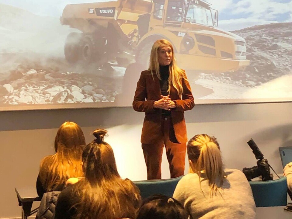 Julie Brodtkorb, administrerende direktør i MEF, var en av flere kvinnelige ledere som holdt innlegg for lærlingene.
