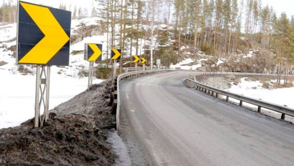 Rekkverket på Tovstul ved Elgsjø på E134, er så dårlig at det er nødvendig å sette ned fartsgrensen til 40 km/t.