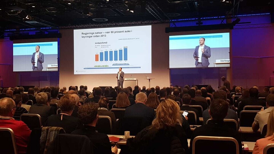 Samferdselsminister Jon Georg Dale understreket på Jernbaneforum 2019 at regjeringen vil fortsette satsingen på jernbane-gods. Samferdselsminister Jon Georg Dale understreket på Jernbaneforum 2019 at regjeringen vil fortsette satsingen på jernbane-gods.