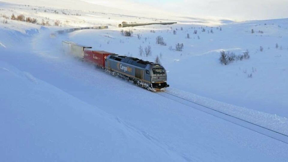 Samlasterne Schenker, Bring og CargoNet er enige om at Norge går inn i en kritisk situasjon for gods på bane og at det nå trengs strakstiltak. Samlasterne Schenker, Bring og CargoNet er enige om at Norge går inn i en kritisk situasjon for gods på bane og at det nå trengs strakstiltak.