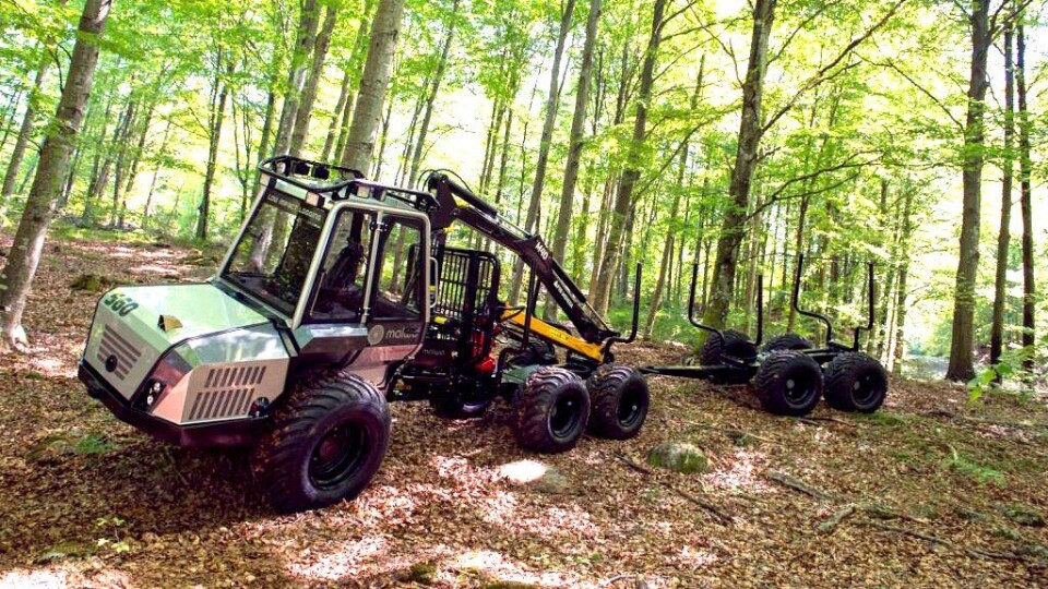 Lassbæreren Malwa 560F er liten og lett er beregnet på utkjøring ved tynning av skogen. Når tilhengeren T35 er med får den med seg trevirke med totalvekt på ni tonn.