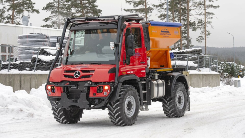 TRAKTOR: Etter 10 års arbeid er det endelig mulig å få Mercedes-Benz Unimog registrert som traktor igjen. Den første er norsk.