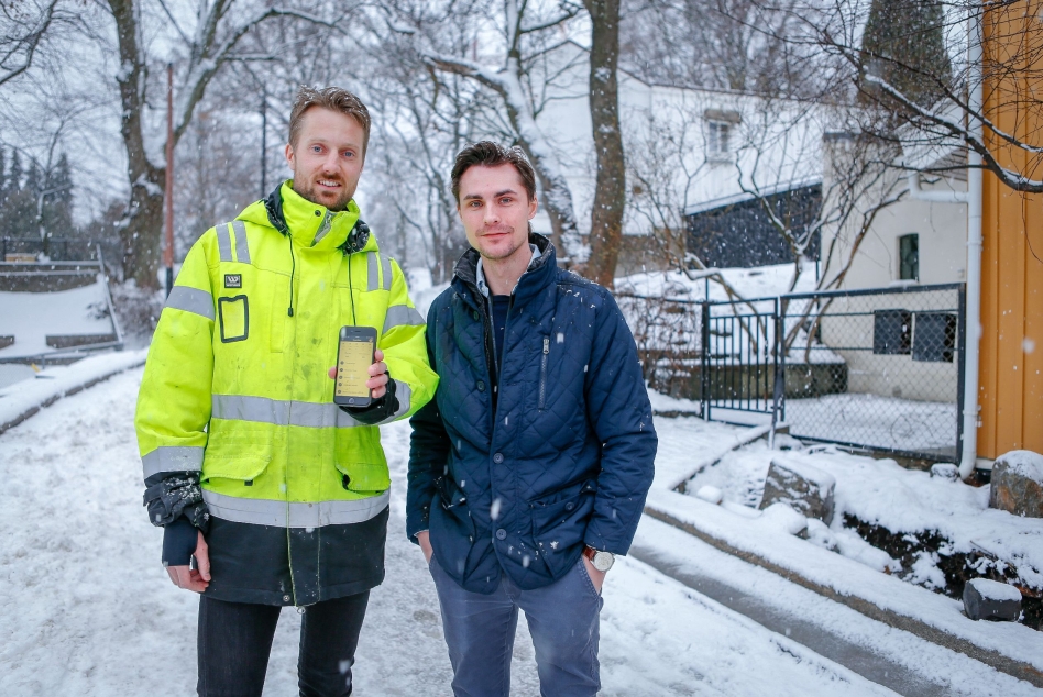 FORNØYD DUO: Henrik Berntsen (t.v.) fra Braathen Landskapsentreprenør og Morten Sandin, salgsansvarlig fra SmartDok.