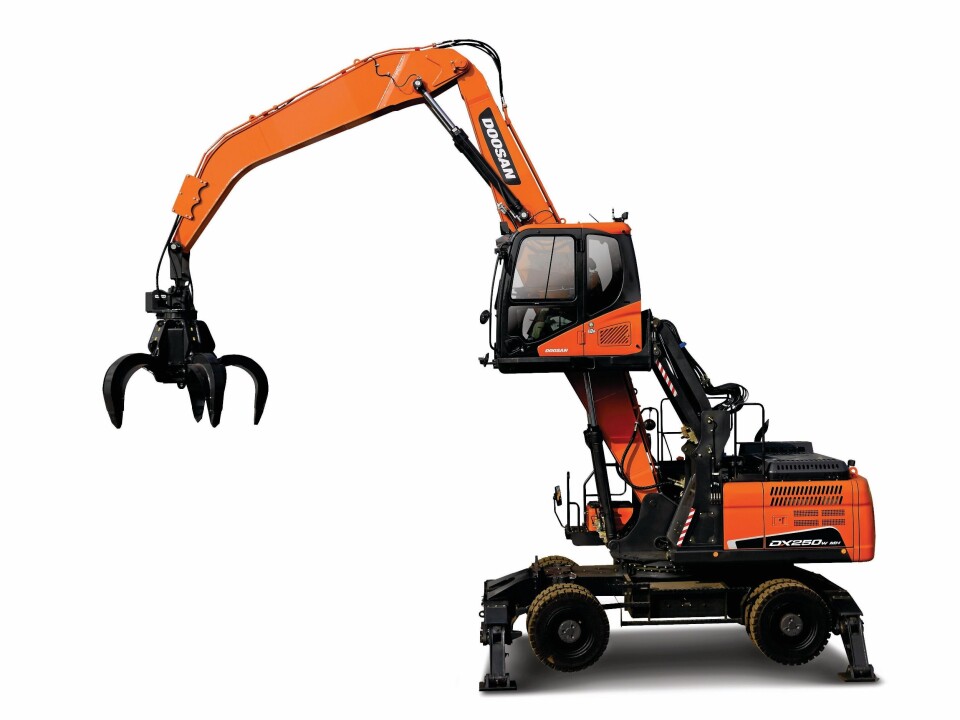 NYTT OMRÅDE: Doosan kommer med en maskin (DX250WMH-5) for avfall og gjenvinning, et helt nytt område for Doosan.