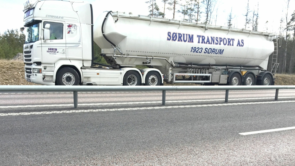 Dette vogntoget fra Sørum Transport i Norge ble stoppet da det kjørte sin andre innenlandstransport i Sverige uten internasjonal transport inn. Det skal ha vært norsk bil og semihenger. Sjåføren var svensk statsborger.
