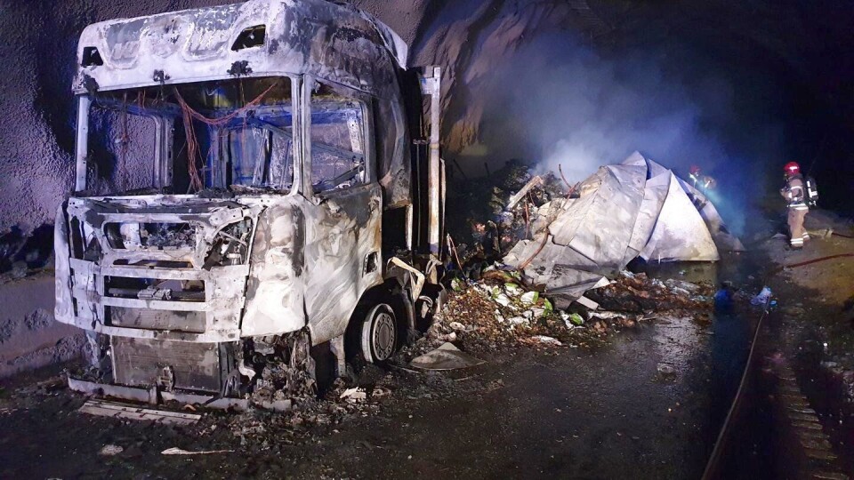 Natt til lørdag 30. mars 2019 brant dette vogntoget 1,5 km inne i Gudvangatunnelen på E16 i Sogn og Fjordane.