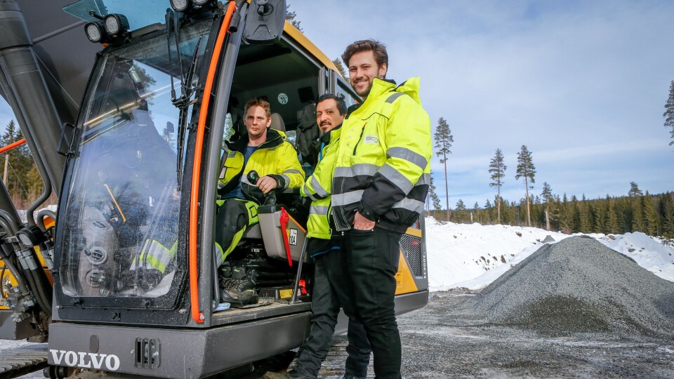 UTVIKLING: Nils Sundheim (f.v.), Mario Strøm-Gundersen og Simen Sørensen (fra venstre) diskuterer DigPilot-systemet. UTVIKLING: Nils Sundheim (f.v.), Mario Strøm-Gundersen og Simen Sørensen (fra venstre) diskuterer DigPilot-systemet.