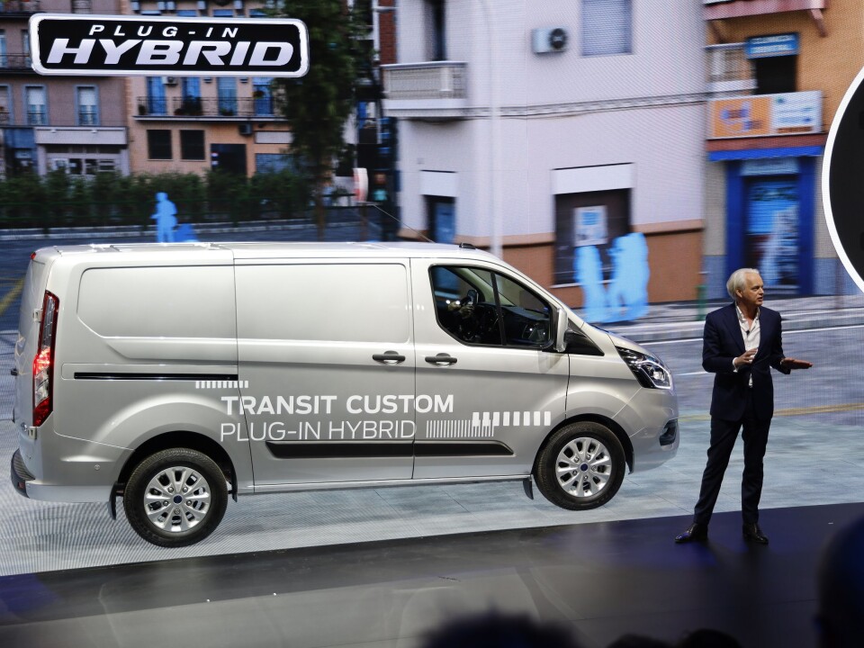Hans Schep, General manager CV i Ford Europa viste den nye hybride Ford Transit Custom som kommer i løpet av 2019.