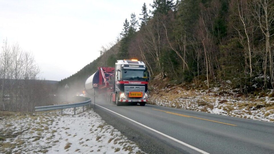 De flere hundre transportene med vindturbindeler er i gang på Fosen.