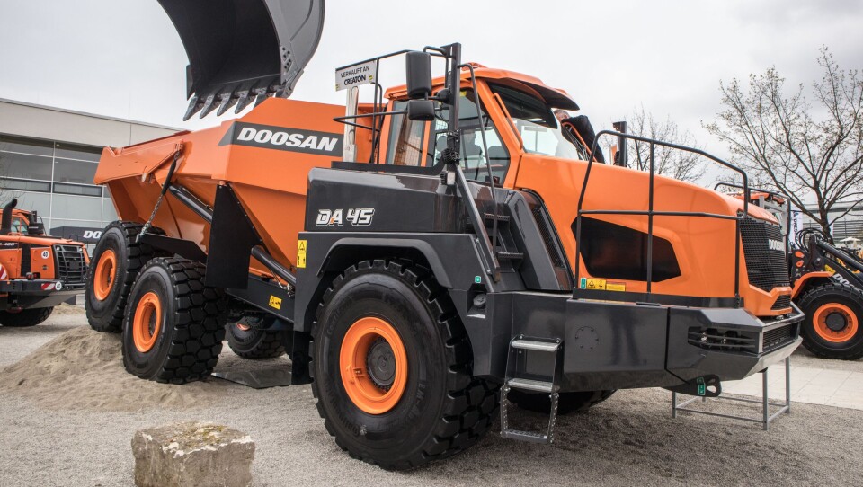 DA45 debuterte på Bauma. Den utstilte maskinen sendes tilbake til Norge etter Bauma. Den skal nemlig i tjeneste hos Hæhre. DA45 debuterte på Bauma. Den utstilte maskinen sendes tilbake til Norge etter Bauma. Den skal nemlig i tjeneste hos Hæhre.