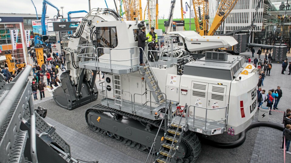 BLIKKFANG: Liebherr R 9200 E er blant Liebherrs mange stoltheter på hjemmebane i München.