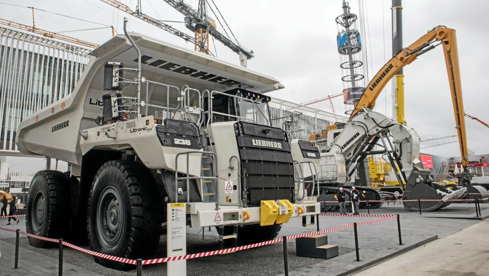 SOLID DUO: Dumperen T 236 sto utstilt sammen med den elektriske graveren.