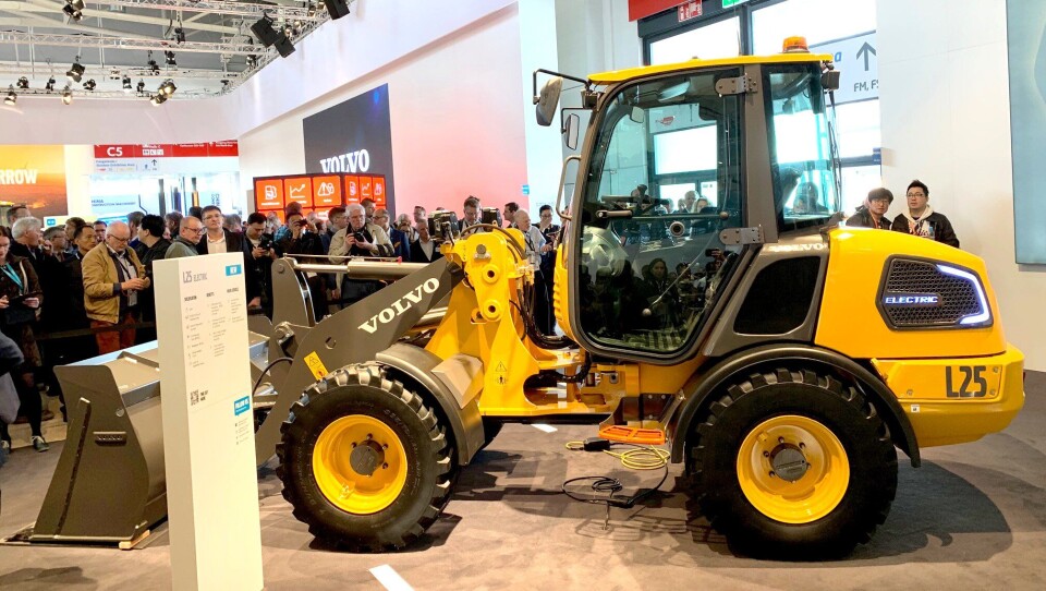 Veidekke er først ut til å motta en Volvo L25 Elektrisk som ble premierevist på Bauma 2019. Maskinen skal gå i testing hos flere entreprenører før nummer én leveres til Veidekke i midten av 2020.