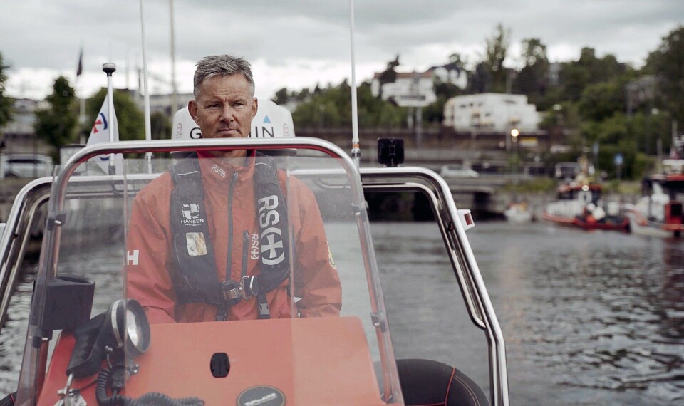 REDDER LIV: Redningsselskapet er en frivillig, humanitær medlemsorganisasjon som jobber for å gjøre det tryggere å ferdes på og ved sjøen. De berger verdier, og ikke minst, de redder liv. REDDER LIV: Redningsselskapet er en frivillig, humanitær medlemsorganisasjon som jobber for å gjøre det tryggere å ferdes på og ved sjøen. De berger verdier, og ikke minst, de redder liv.