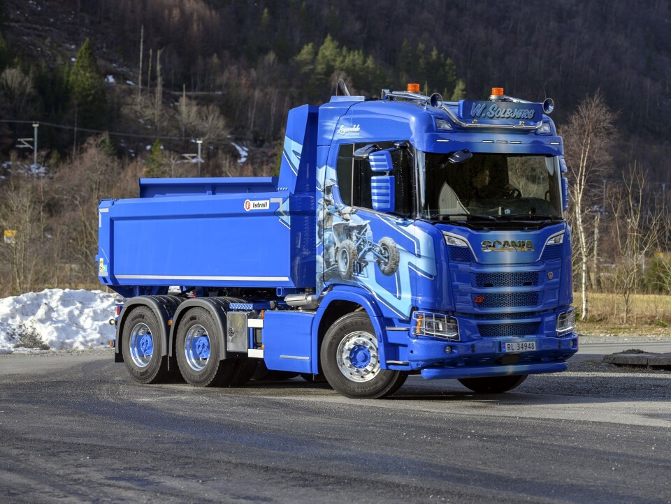 KORT: Med kort hytte og akselavstand på bare 315 cm, er den nye Scania R650 XT’en ekstremt smidig.