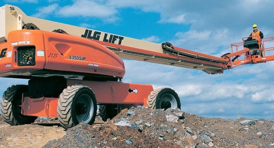 S Solem har Orkdals største lift i 'stallen', en JLG 1350SJP.
