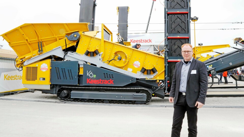 Keestrack-maskinen bak Per Olav Fredheim er nummer 10.000 fra Keestrack, og denne skal til Norge og MEFA. Keestrack-maskinen bak Per Olav Fredheim er nummer 10.000 fra Keestrack, og denne skal til Norge og MEFA.