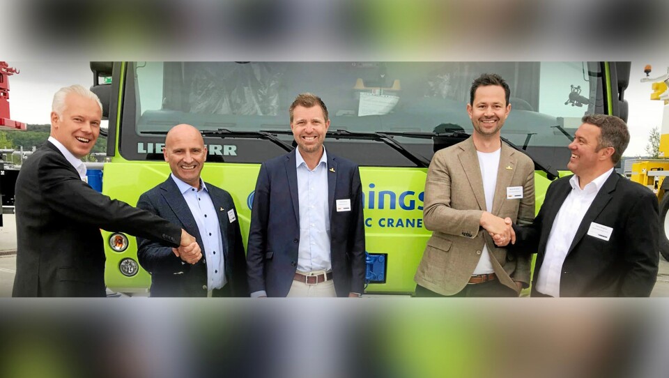 LIEBHERR: Liebherr-importør Ing Hans P Øen AS nyter godt at satsingen til Kynningsrud Nordic Crane. Fra venstre: Thomas Bohlin (Liebherr), Eirik Kynningsrud, Pål Kynningsrud, Morten Heli-Hansen og Tommy Borgring (Liebherr).