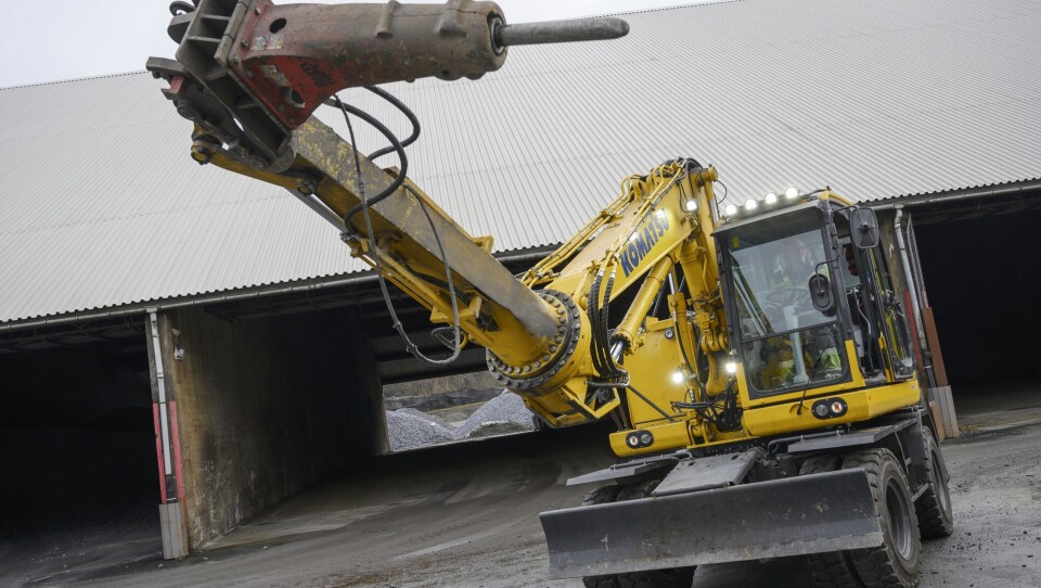 VINKLER: Det er ikke mange andre gravemaskiner hvor stikke kan vris 360 grader som Komatsu PW 148 maskinen til Eramet kan.