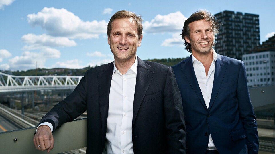 Petter Hellman (43) er ansatt som ny konsernsjef i Møller Mobility Group. Her med styreleder Øyvind Schage Førde (th).