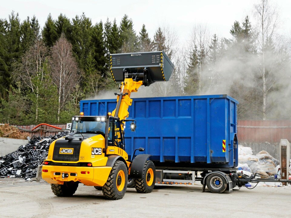4,2 meter er den høyeste karmen på container-hengerne. Lett match for JCM-maskinen som klarer 5,45 meter i full strekk. 4,2 meter er den høyeste karmen på container-hengerne. Lett match for JCM-maskinen som klarer 5,45 meter i full strekk.