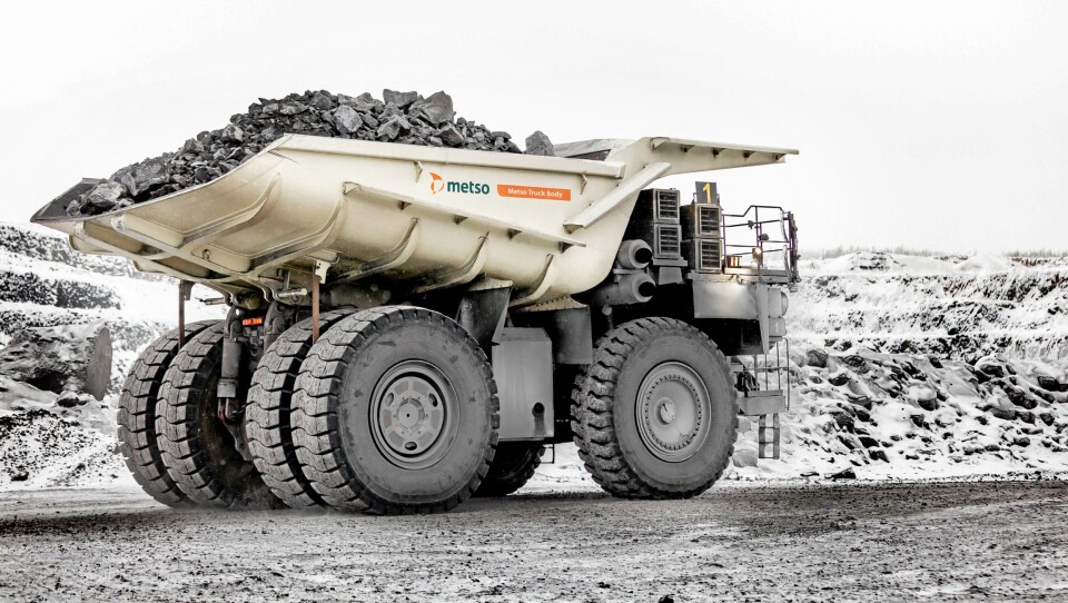 Metso har utviklet en løsning der de kler innsiden av dumperkasser på tipptrucker (de fleste merker og størrelser) med gummimatter.